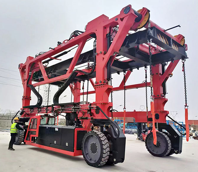container straddle carrier