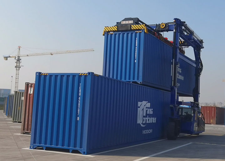 container straddle carrier