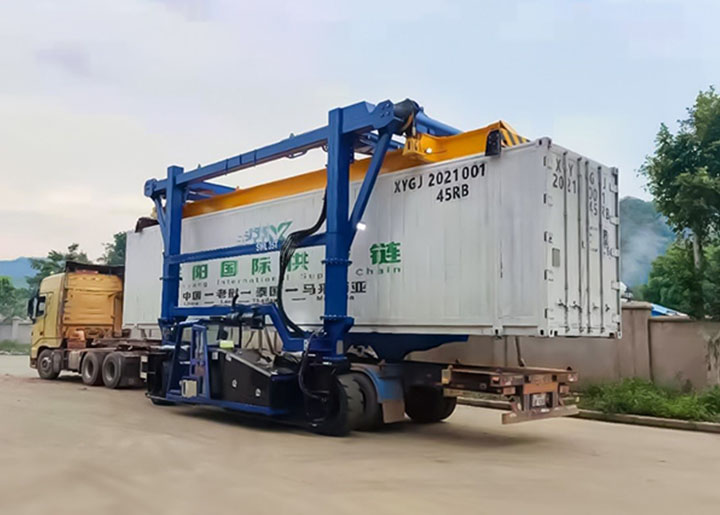 container straddle carrier