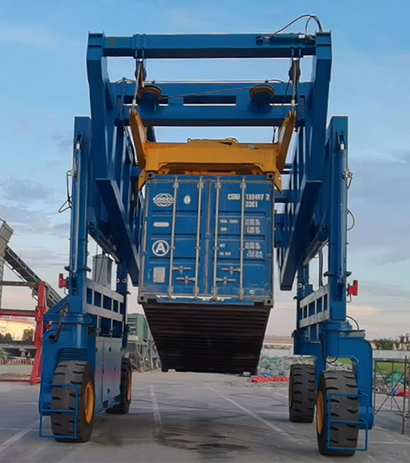 container straddle carrier