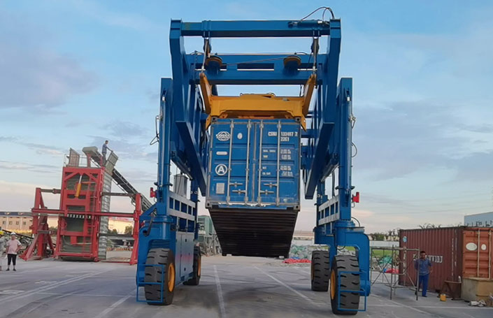 container straddle carrier