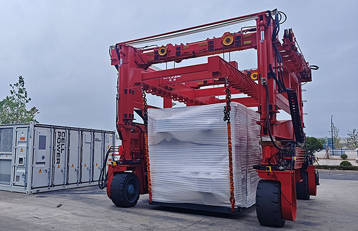 container straddle carrier
