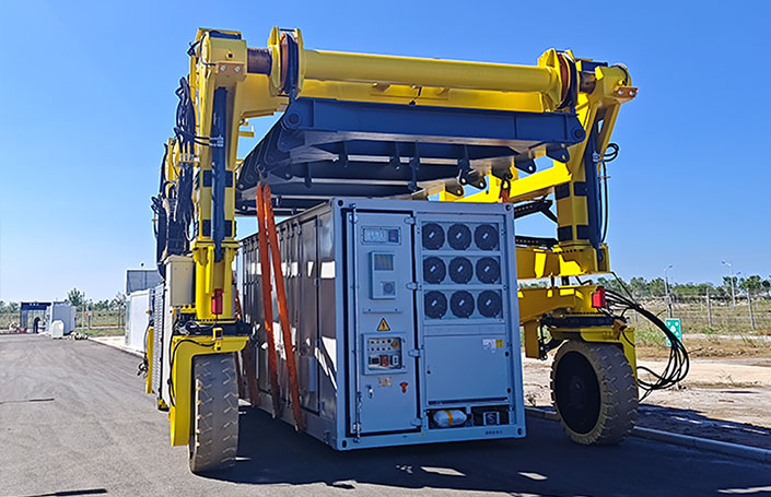 container straddle carrier