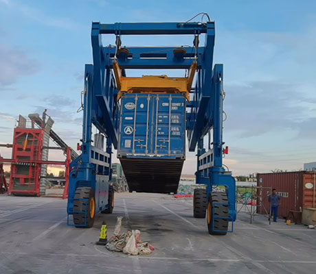 Container Straddle Carrier