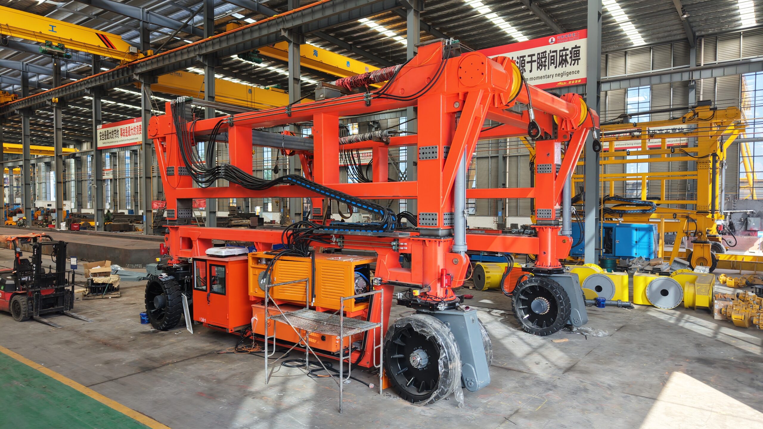40-ton straddle carrier – the perfect partner for yard operations